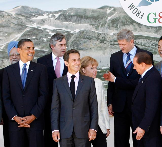 Sarkozy: "Merkel e io consigliammo a Berlusconi le dimissioni", un vergognoso golpe europeo contro l'Italia