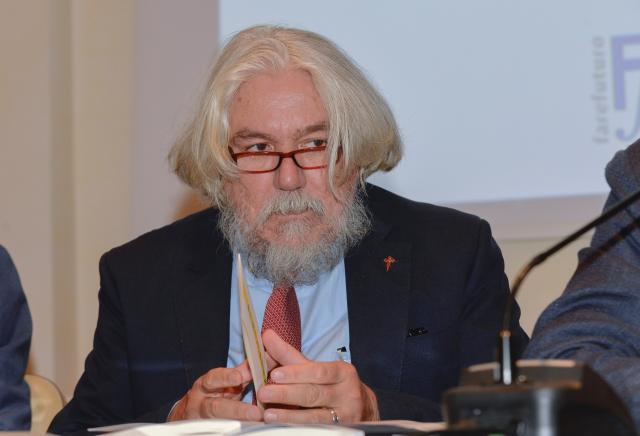 Meluzzi: "Giambruno ha ragione, una donna ubriaca corre pi&ugrave; rischi di essere stuprata. Governo e chiesa inermi su ruolo famiglie" - ESCLUSIVA