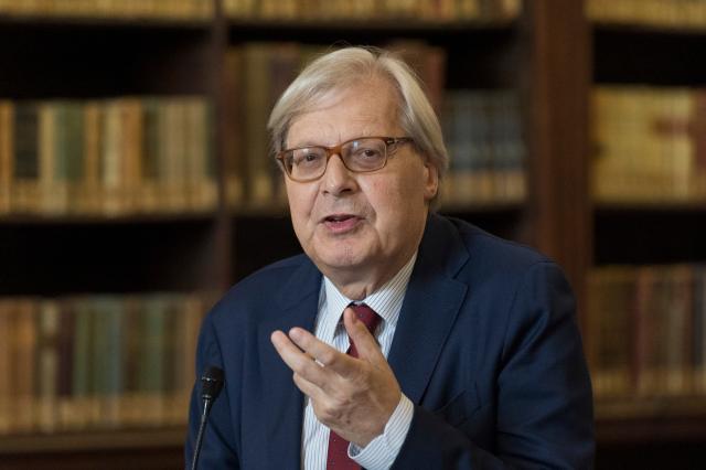 Sgarbi: "Seggio di Berlusconi a Monza, l'eredit&agrave; del Cav spetta a me e non a Galliani" - ESCLUSIVA