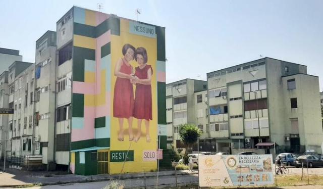 Stupro di Caivano, la madre di una delle cuginette: "Noi minacciati, non possiamo uscire di casa, portateci via"