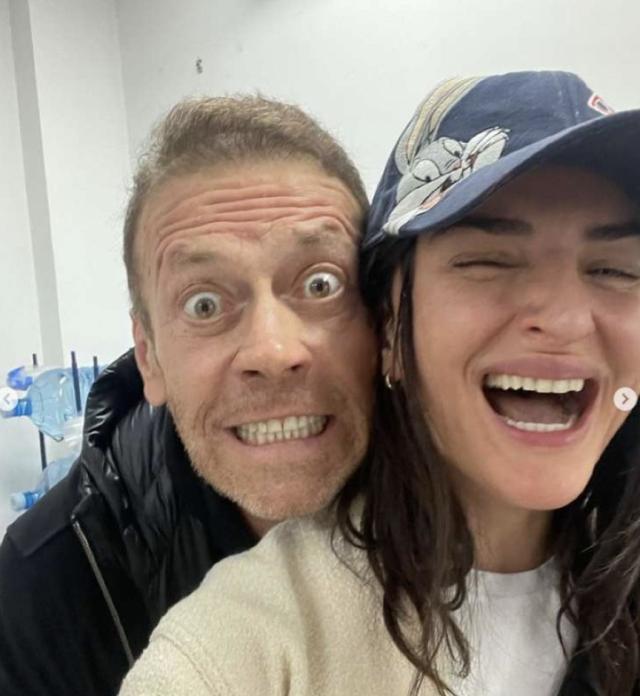 Rocco Siffredi ci riprova con Arisa dopo le foto hot: "Facciamo un porno educativo e romantico come sai fare tu"