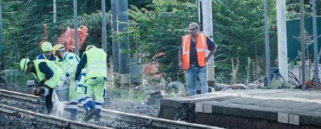 Treno travolge operai al lavoro sulla ferrovia, 5 morti nel torinese, sindaco: "Frammenti umani e scena da brividi"