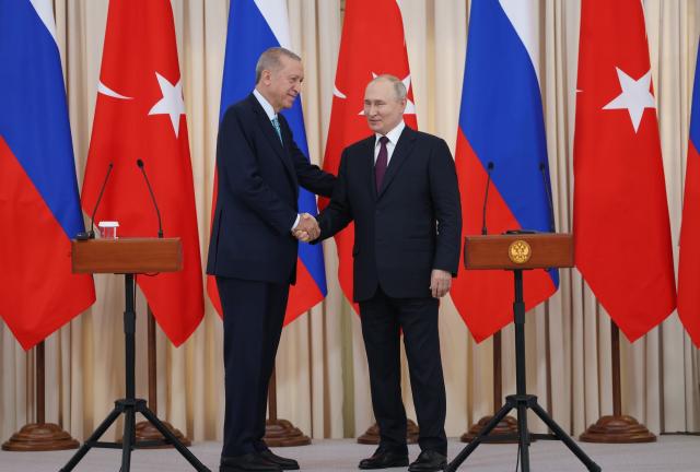 Incontro Putin Erdogan a Sochi, il Cremlino: &ldquo;Accordo sul grano solo se verranno tolte sanzioni all&rsquo;export russo&rdquo;