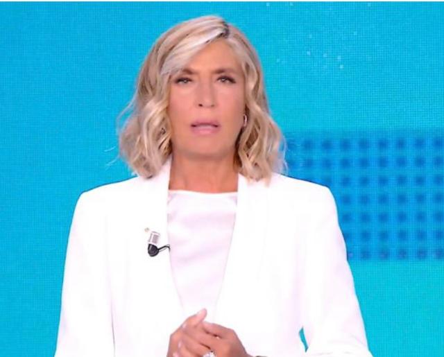 Pomeriggio Cinque, Myrta Merlino lancia caff&egrave; e asciugamani dietro le quinte?! - I RUMORS