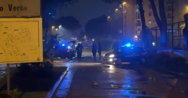 Caivano, spari col mitra nella notte al Parco Verde, don Patriciello: &ldquo;Terrore, pu&ograve; morire chiunque&rdquo;