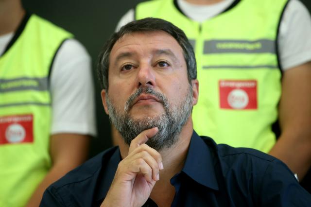 Migranti, Salvini: &ldquo;Non escludo uso della marina militare per fermare sbarchi", altro schiaffo a Meloni