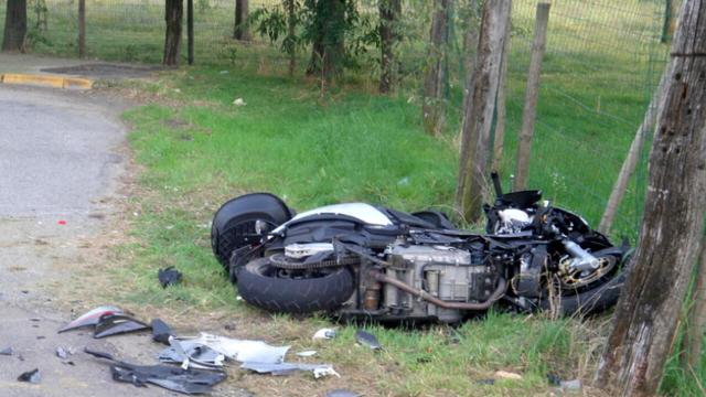 Rovato, incidente in moto, morto 19enne nel bresciano: "Schiantato su un albero in via Bocchetto"