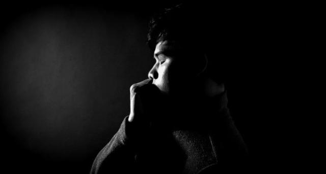 Spagna, ragazza di 23 anni palpeggia un uomo in discoteca e lo fa scappare dal locale: 6 mesi di carcere