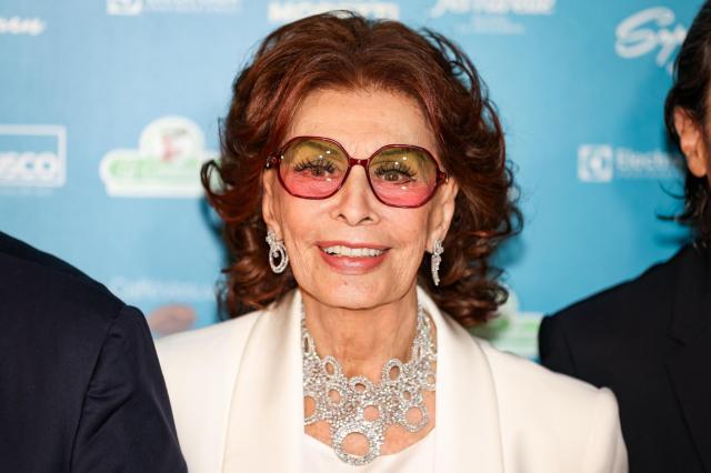 Sophia Loren caduta in casa a Ginevra, ricoverata e operata per frattura del femore 