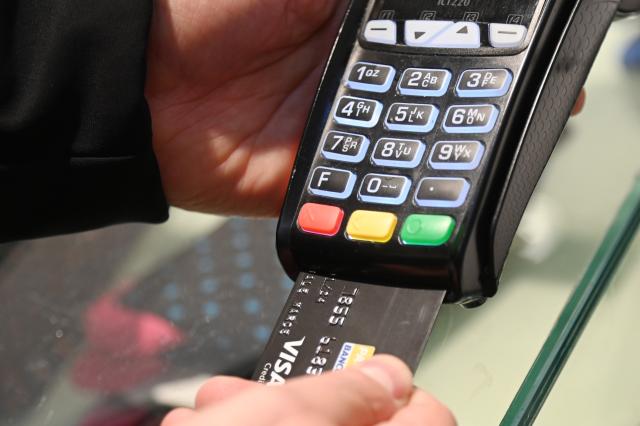 Spesa degli italiani per l&rsquo;Epifania 2026 sale a &euro;2,4 miliardi con acquisti tech, dolciumi, abbigliamento e soggiorni brevi sul territorio