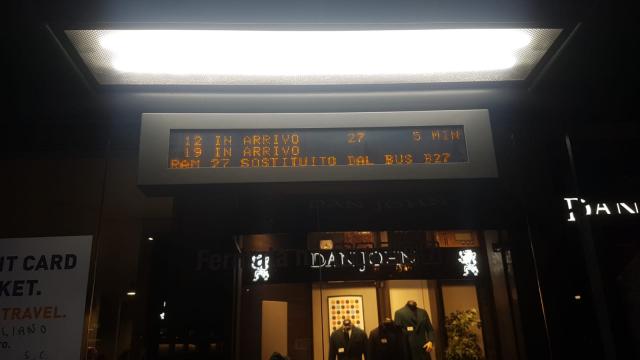 Milano, con Atm non ti attacchi al tram: 45 minuti alla fermata di Corso Porta Vittoria per un mezzo &ldquo;in arrivo&rdquo; che non arriver&agrave; mai