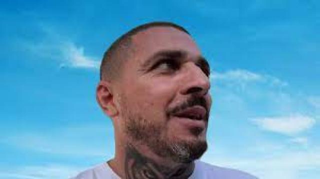 Napoli, Mister Pella Pazzo morto per malore improvviso, il tiktoker 40enne accasciato giocando col figlio