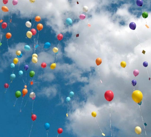 Genova, una mozione della maggioranza per vietare il lancio di palloncini in aria, il sindaco Bucci ci pensa 