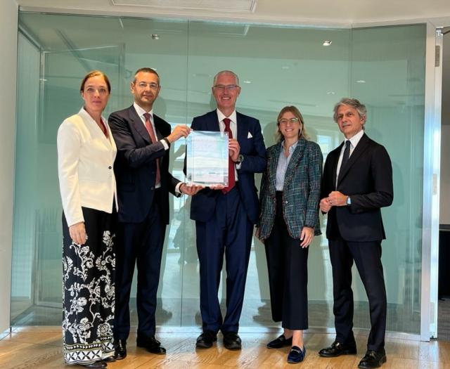 DEKRA assegna la certificazione della parit&agrave; di genere a DLA Piper