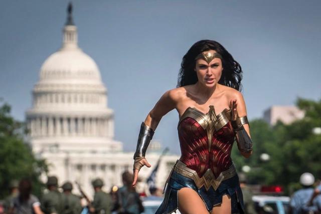 Gal gadot: &ldquo;Uccidere palestinesi e israeliani innocenti &egrave; orribile&rdquo;, il web contro Wonder Woman: &ldquo;Non si possono paragonare le morti&rdquo;