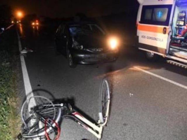 Avellino, 18enne travolto e ucciso in bici da due auto mentre andava al lavoro: "Era buio, non l'abbiamo visto"