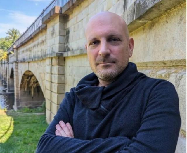 Armi a Israele &ldquo;distruttive e ingiuste,&rdquo; dirigente di stato sconfessa Biden e si dimette. Basi Usa colpite in Iraq coi droni