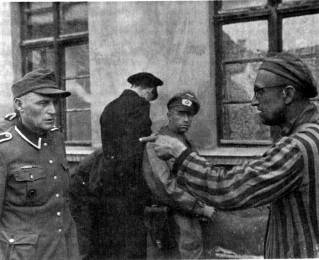 Altri malati di vaccino: noi distesi in un corridoio d'ospedale, mentre aspettiamo la giustizia