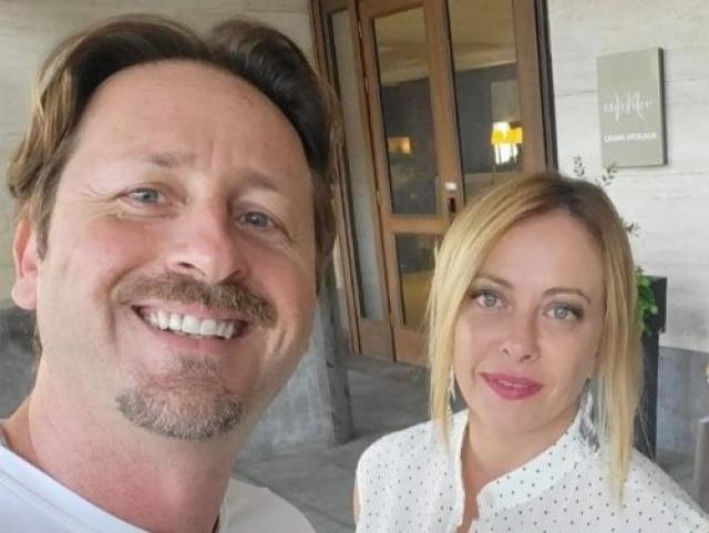 Manlio Messina, "Amante di Meloni? La voce gira...", la bomba del sito di Corona sull'assessore siciliano (sposato)