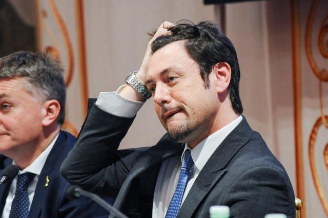 Andrea Giambruno segnalato all'Ordine dei Giornalisti dopo i servizi di Striscia: "Presunte allusioni a colleghe"; rischia radiazione