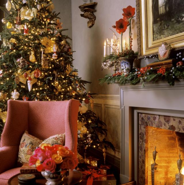 Natale, cambio nome con Festa d&rsquo;Inverno proposto dall'Universit&agrave; di Fiesole: "Via i riferimenti cristiani", Brosio sbotta: "Fanno come Stalin"