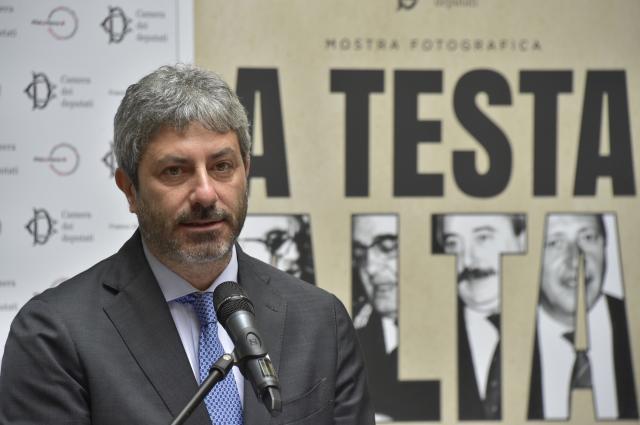 Roberto Fico: "Non mi sento pi&ugrave; con Di Maio e Di Battista, sono coerente", ma il M5s &egrave; il simbolo dell'incoerenza