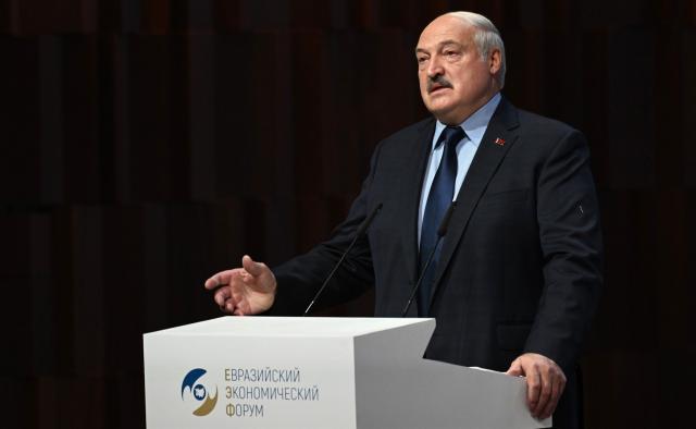 Ucraina, Lukashenko scende in campo: "Grave stallo tra Mosca e Kiev, sediamoci a negoziare"