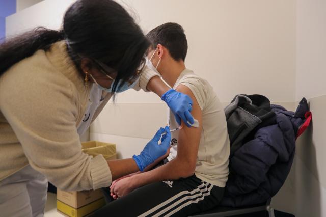 Studente morto improvvisamente dopo vaccino per Papilloma virus, l'autorit&agrave; sanitaria: "Esclusa correlazione, pu&ograve; capitare per lo stress causato dalla vaccinazione"