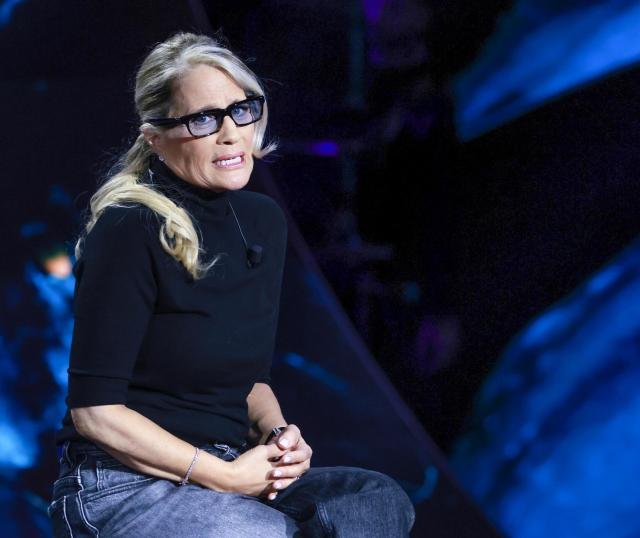 Heather Parisi: "Ad Amici copione da recitare", Mediaset: "Parole inaccettabili, agiremo per vie legali"