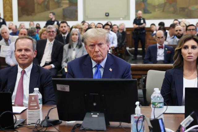 Trump a processo per frode, a New York via all&rsquo;udienza, l&rsquo;ex presidente Usa contro la procuratrice Letitia Jones: &ldquo;Finanziata da Soros, corrotta e razzista&rdquo;