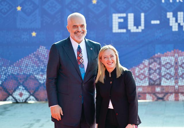 Migranti, accordo Meloni- Edi Rama: in Albania due centri per 36mila immigrati irregolari all'anno, ma vale solo per quelli salvati dalle navi militari italiane