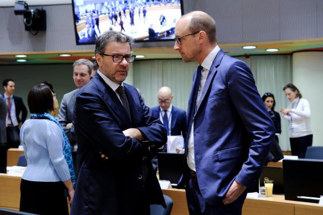 Patto di Stabilit&agrave;, spaccatura tra i &ldquo;rigoristi&rdquo; Francia e Germania e Italia per "allentamento" del deficit al 5,4% (con debito record di 2.862mld) e Eurozona in contrazione