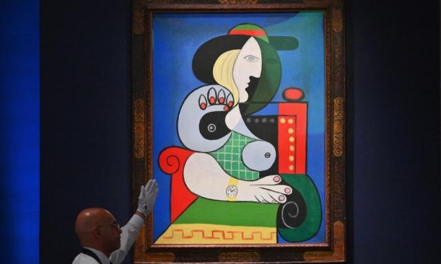 Picasso, il suo capolavoro 'Donna con orologio' venduto all'asta a New York per 139 milioni di dollari