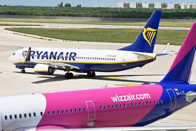 Caro voli Natale, indagine Antitrust su algoritmi dei biglietti aerei per Sicilia e Sardegna, prezzi in aumento fino al 1.260%, pronte sanzioni