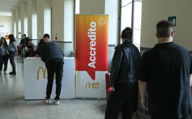 McDonald&rsquo;s, il Job Tour arriva a Solaro, al via i colloqui per 40 posti di lavoro da inserire nel nuovo ristorante