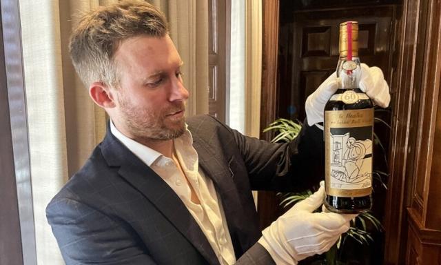 Bottiglia di whisky pi&ugrave; cara di sempre venduta venduta per 2.5 milioni di euro da Sotheby's a Londra