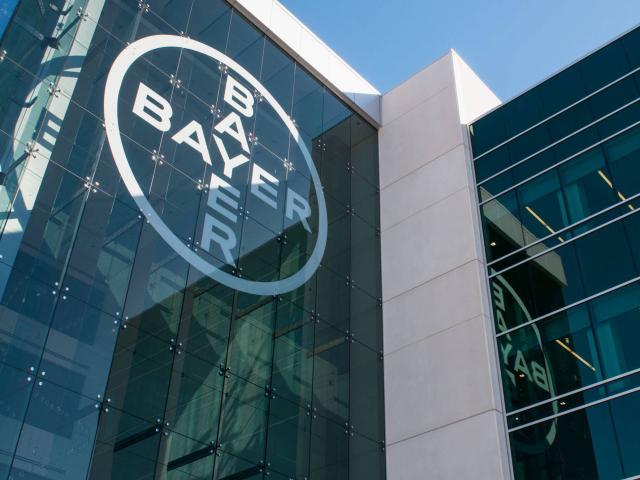 Bayer, maxi multa Usa da 1.5mld per cancro provocato dal diserbante roundup, stop a sperimentazione di un farmaco anticoagulante: crollo in borsa (-20%), persi 4,6mld di valore di mercato