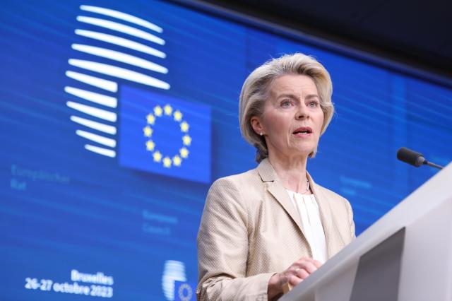 Riforma trattati Ue, eurodeputato Procaccini: "Pericoloso, si crea un Superstato europeo che i cittadini non hanno chiesto, poteri concentrati su Bruxelles", il web: "Non firmate o sar&agrave; dittatura"