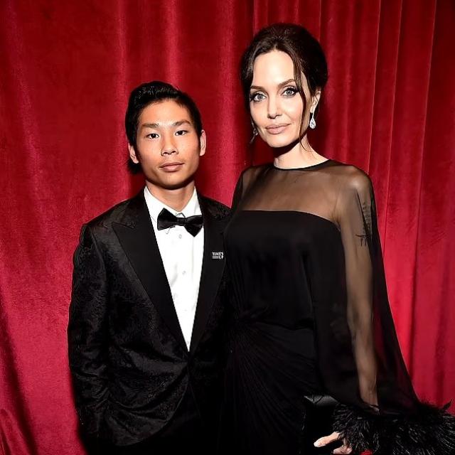 Brad Pitt e Angelina Jolie, post choc del figlio Pat Thien: "Mio padre &egrave; un terribile essere umano, str...o di livello mondiale, tremiamo di paura"