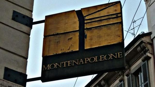 Via Montenapoleone &egrave; la seconda via dello shopping pi&ugrave; cara al mondo, dietro solo alla Fifth Avenue di New York