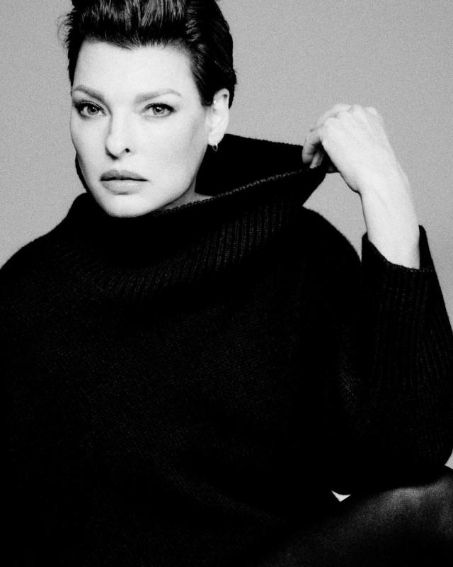 Linda Evangelista: "Non voglio pi&ugrave; andare a letto con nessuno", &egrave; single dal 2016, quando un intervento chirurgico l'ha sfigurata
