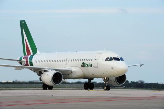 Alitalia licenzia 2.723 persone, in cassa integrazione fino al 31 ottobre 2024: "Noi impossibilitati al reimpiego"