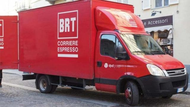 Bartolini e i problemi nelle consegne, il caso della bottarga: 1.738 km da Buggerro (Sardegna) a Milano e ritorno per errore