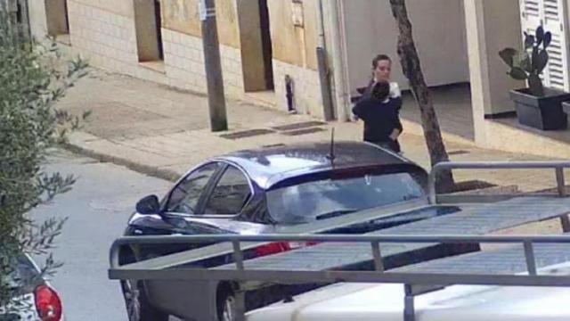 Messina Denaro, arrestata Martina Gentile, la figlia della sua amante: "Conservava i pizzini nascondendoli nel passeggino"