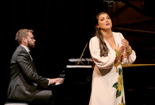 Prima della Scala 2023, per il Don Carlo di Giuseppe Verdi atteso il ritorno di Anna Netrebko dopo il ritiro nel 2022 in protesta all'ordine di Sala di condannare Putin