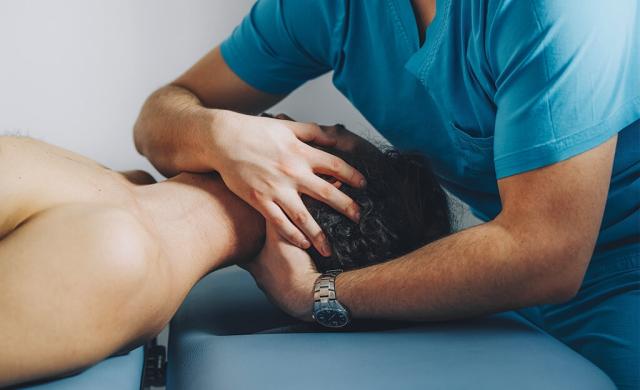 Osteopatia, corso di laurea triennale approvato dal governo, bufera tra i medici: &ldquo;Pseudoscienza inefficace&rdquo;