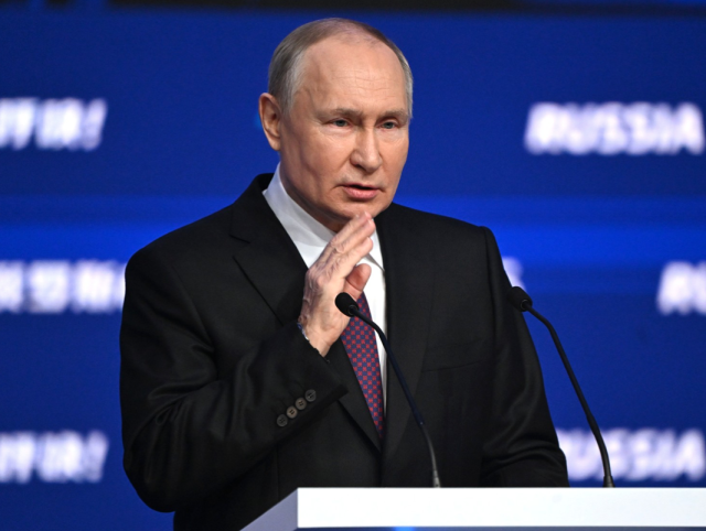 Putin al forum VTB Bank: &ldquo;Aumento Pil del 3,2% nei primi 10 mesi del 2023, +3,5% entro fine anno, superati i livelli pre guerra in Ucraina&rdquo;