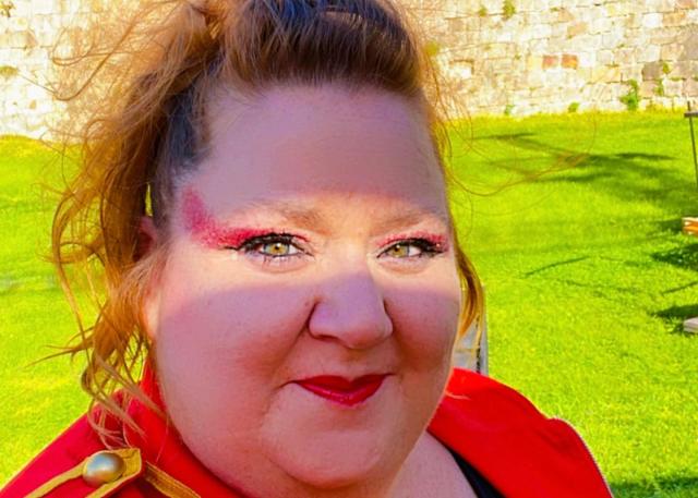 Addio a Itziar Castro, morta per malore improvviso a 46 anni l'attrice di 'Vis a vis': arresto cardiaco durante le prove