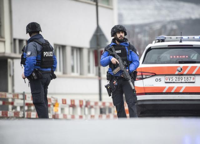 Svizzera, sparatoria a Sion, due morti e un ferito, arrestato il killer nella regione di Saint-L&eacute;onard