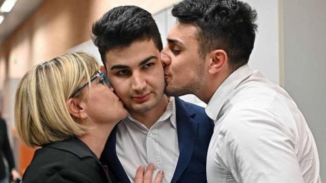 Alex Pompa condannato a 6 anni e 2 mesi, uccise il padre a coltellate per difendere la madre, lei: "Potevo essere l'ennesima vittima"